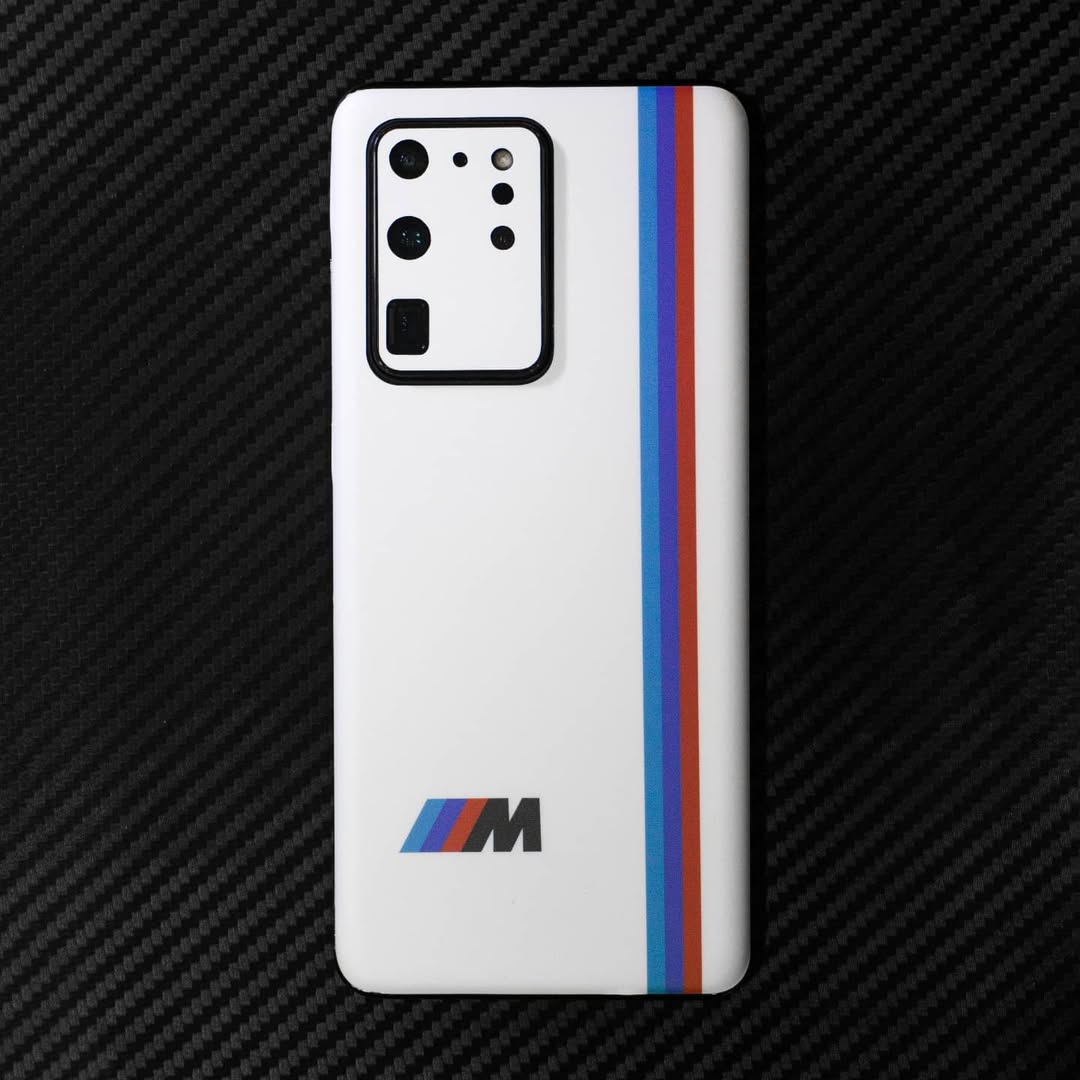 What Are the Advantages of Using a Mobile Skin Over a Case?