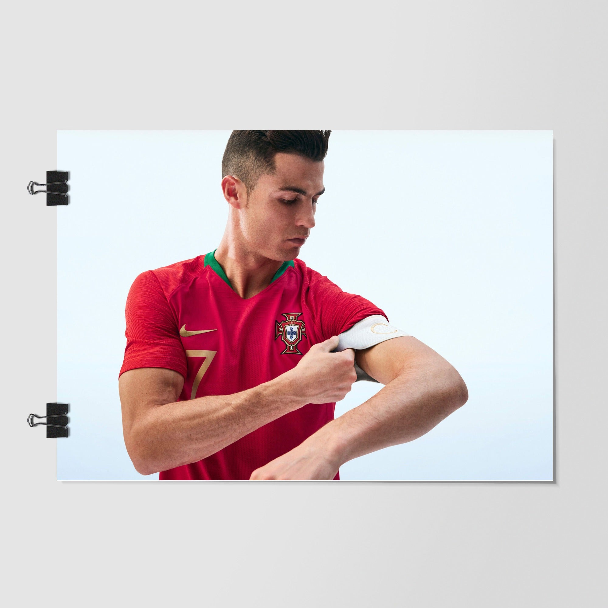 Ronaldo White Dramatic Lighting by Decalz